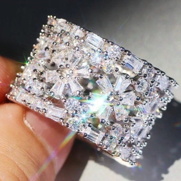 NEW 18CT 925 STERLING SILVER DIAMOND RING - Picture 1 of 6